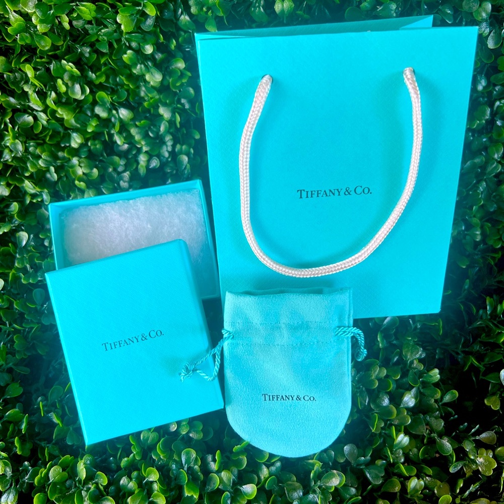Authentic TIFFANY & CO. Box, Bag, & Duster. Original, Authentic, & Gorgeous!💫